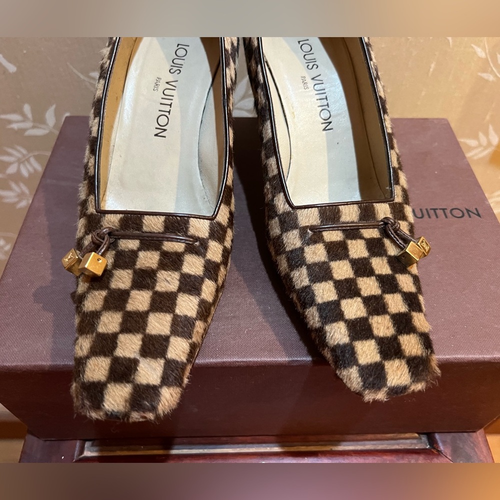 Louis Vuitton Damier Pattern Fur Heeled Shoes - Picture 3 of 7